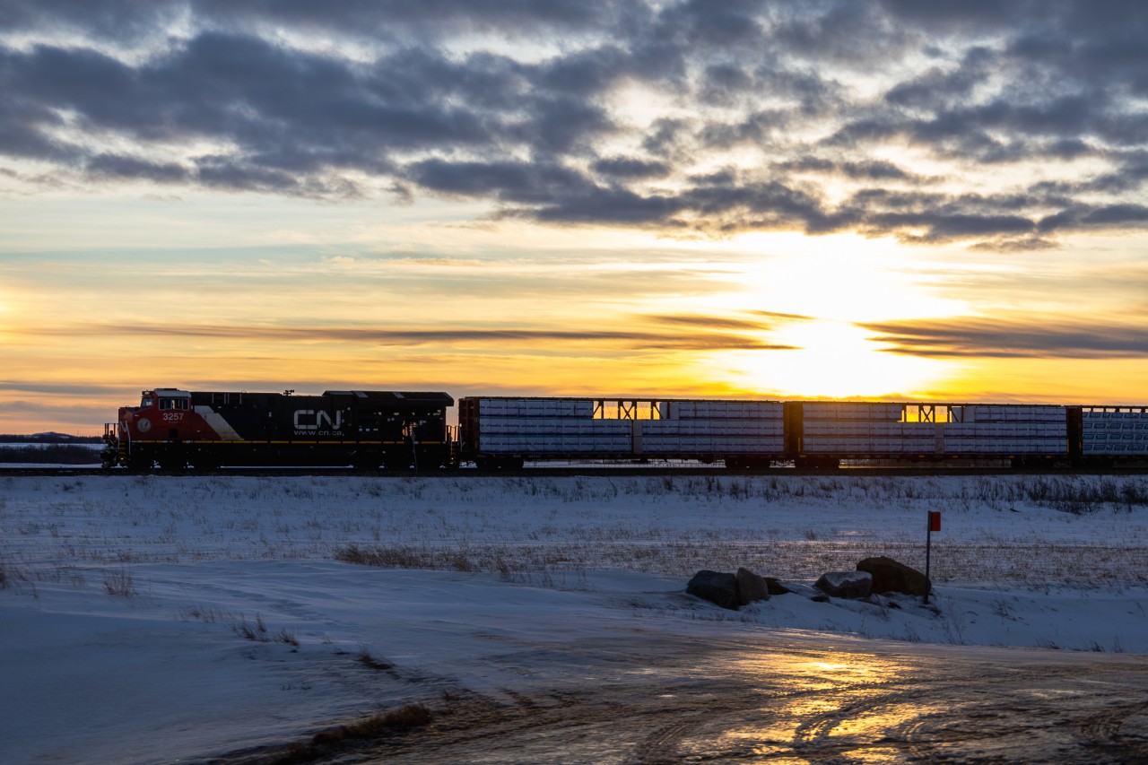G 84451 08 cools its heels in the siding at Irma, awaiting the arrival of Q 11791 05 and VIA No.1.