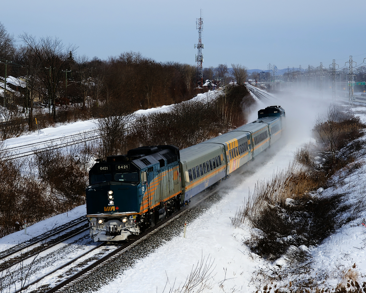 VIA 35 rounds a curve in Beaconsfield on a cold afternoon with an F40 at each end.