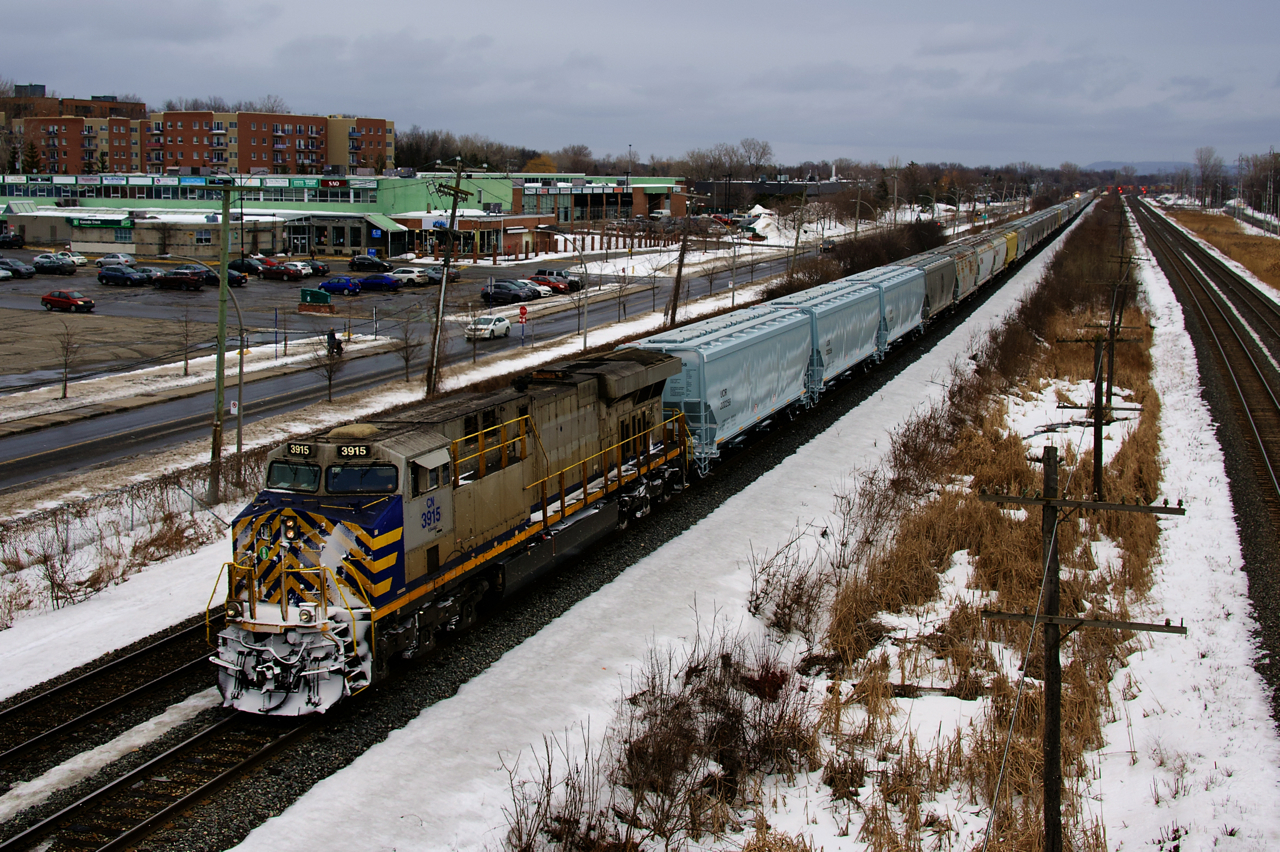 A CN unit in Citirail paint (CN 3915) is bringing up the rear of CP 112, with another one mid-train (CN 3973). Ahead of the rear DP are 49 grain cars destined for CN, including three brand new UCIR cars that have build dates of January 2022.