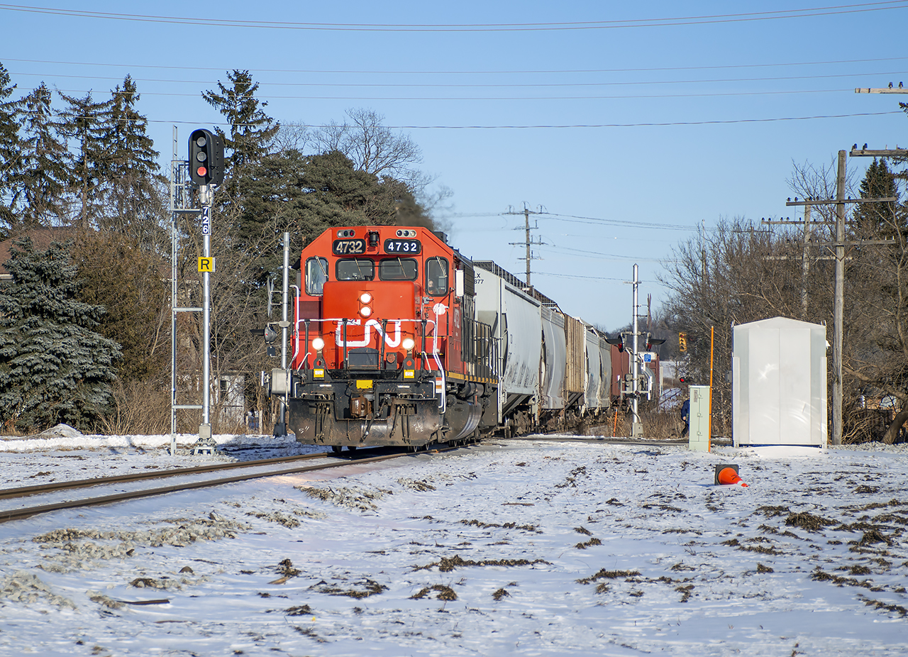 CN 4732 leads L568 west through Baden slowing for work at Nachurs Alpine Solutions.