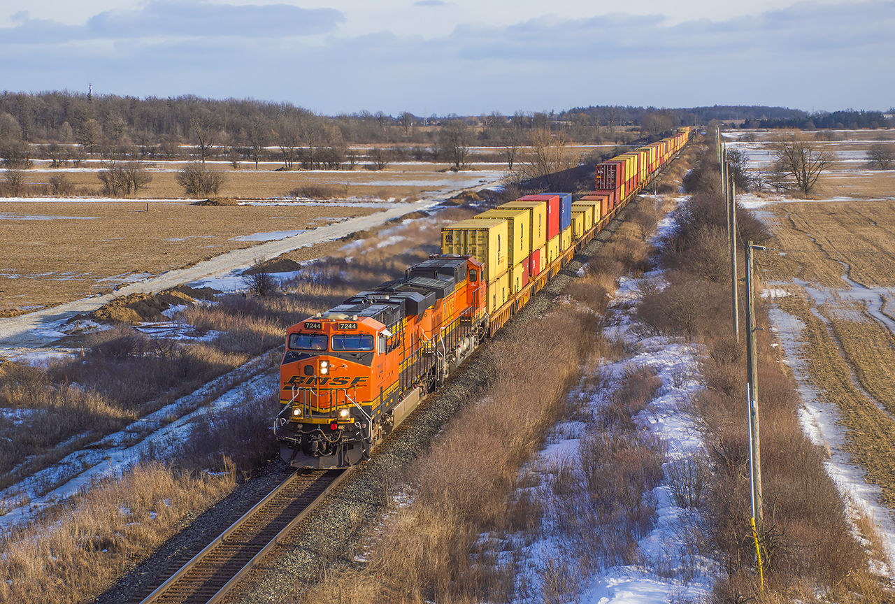 Bring up the rear of four consecutive eastbounds in about 45 minutes, Q162 rumbles through Ash with BNSF up front and shoving on the rear.