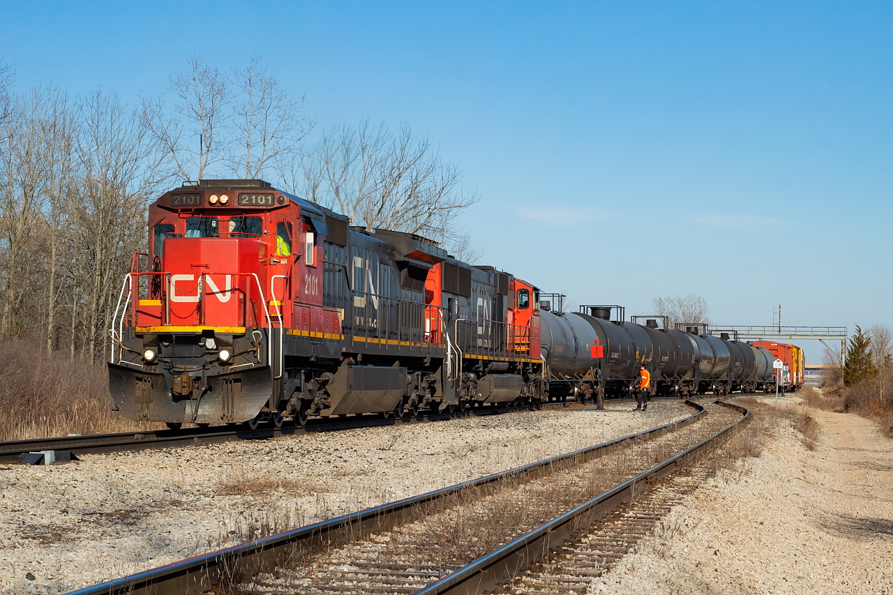 I noticed earlier today I was sitting at 499 images, so figured I best post number 500. And for number 500 what better than one of my favourite trains (CN L562) at one of my favourite locations (Feeder). Pictured, they're shoving off of the CP Hamilton Sub and onto Rusholme Siding to access Trillium's Cayuga Spur (foreground) to head into Feeder Yard for interchange.