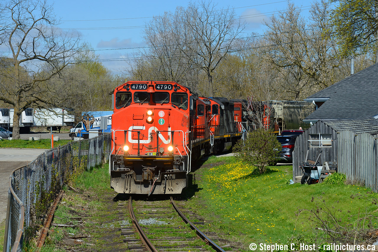 CN 540 is rounding the wye in Guelph with four units in this garden railway scene that I've shot before even Even in winter. More to come :) I love the winter but right now.. I want the spring.