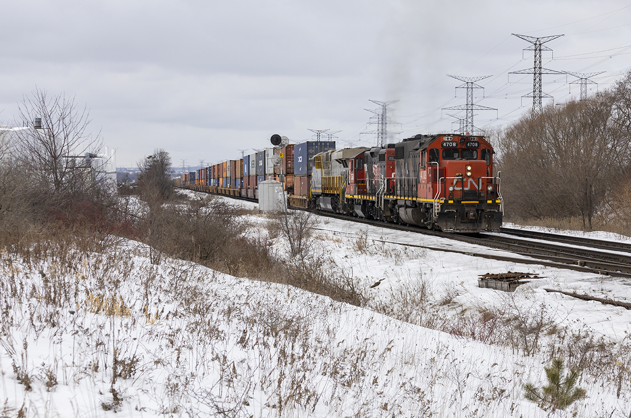 A rather interesting surprise for me and my friend who were out, we heard a L579 4708E getting permission through a foreman's limits near mile 7 not knowing what it was. As it was climbing the hill past the Humber, the sound became very prevalent that it was something heavy, and to our delight it was an almost mile long stack n' rack combo with only the geeps online!