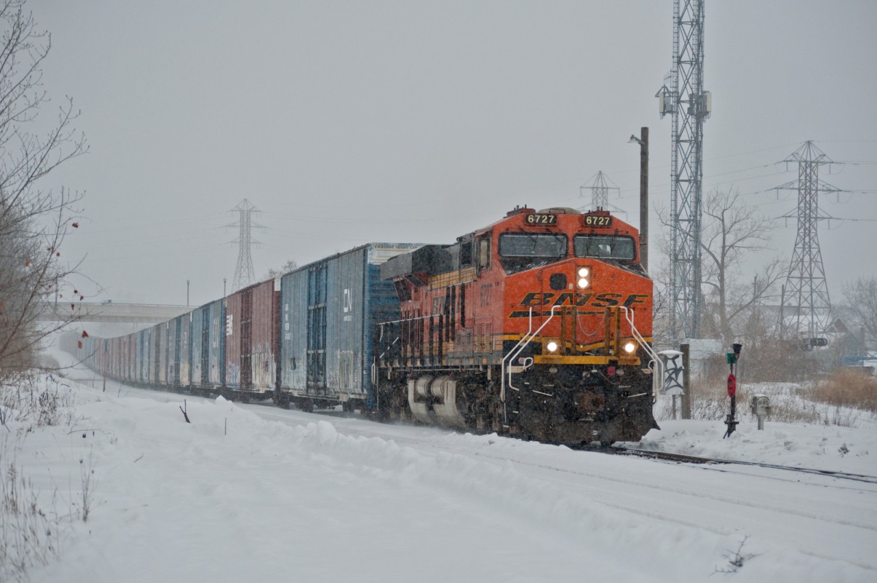 Once a common sight here in Niagara, foreign power leading has been a massive rarity on the Grimsby Subdivision. This was a throwback train in many of ways. This was the first BNSF leader on the Grimsby Sub since 2014. First foreign power leader since 2019. First CN 523 since 2020. And first all autoparts cars train since 2006 likely. Everything about this train screamed rare and I wasn't gonna miss it, despite the almost whiteout conditions.
