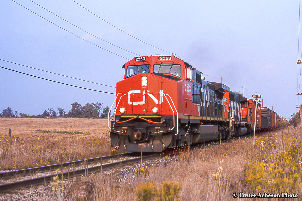 Continuing west from Limehouse, 431 crests the grade at Dublin Line just west of Acton.