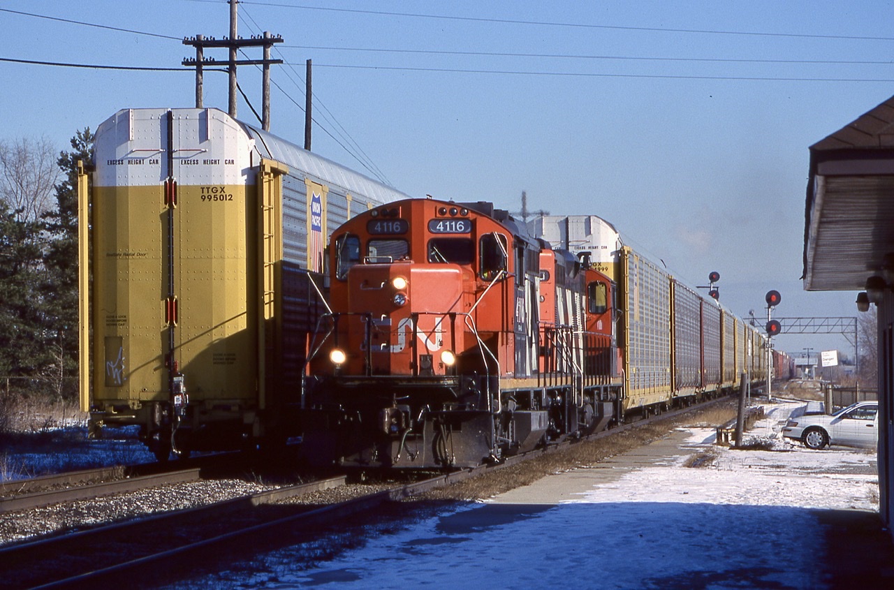I always enjoyed catching the Oakville-Aldershot transfer jobs, and at this date there were still no locals assigned to Aldershot if I recall correctly. This usually meant catching a few freights on the mainly passenger train section of the Oakville subdivision. I spent a lot of time on the old station platform back then and the junction was a nice place to spend a few free hours on a Saturday. Unfortunately not really the case today. Here a westbound transfer jib as just met the tail end of an eastbound. I never got bored of those GP9RM’s.