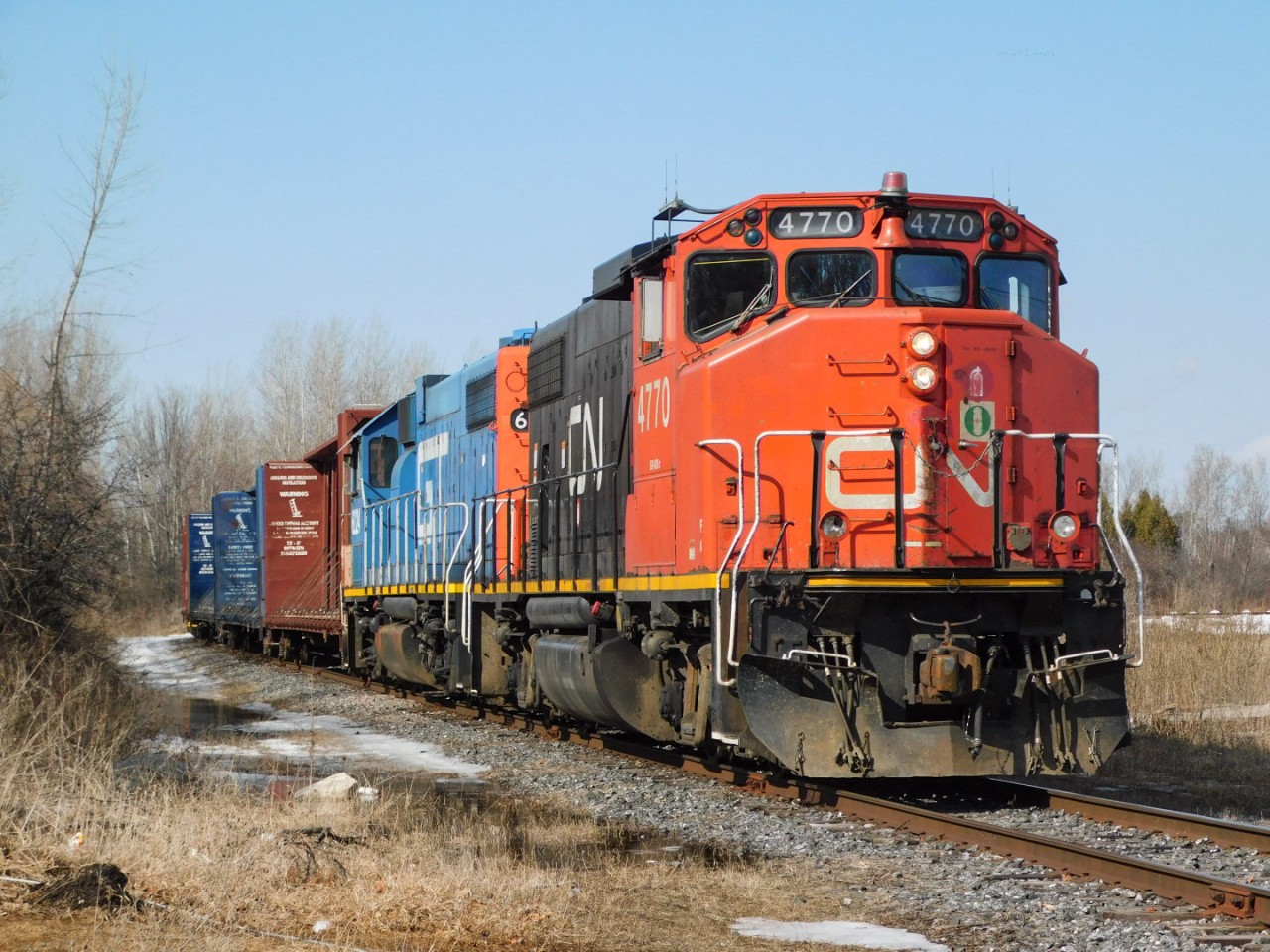 Working the lumber customer on this short spur north of Cobourg yard. Grabbing some empties before dropping a bunch of loads.
