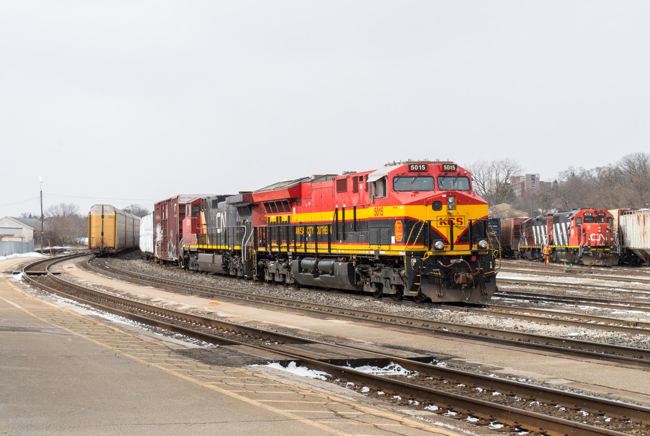 CN 274 sits in the Brantford Yard with KCS 5015 leading to make an 18 car lift as L580 works with the CN 4713.