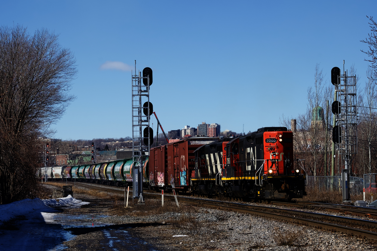 GP9s CN 7060 & CN 4140 are leading about thirty cars that had been parked towards Pointe St-Charles Yard, including a cut of GWRS hoppers in the green Saskatchewan paint scheme.