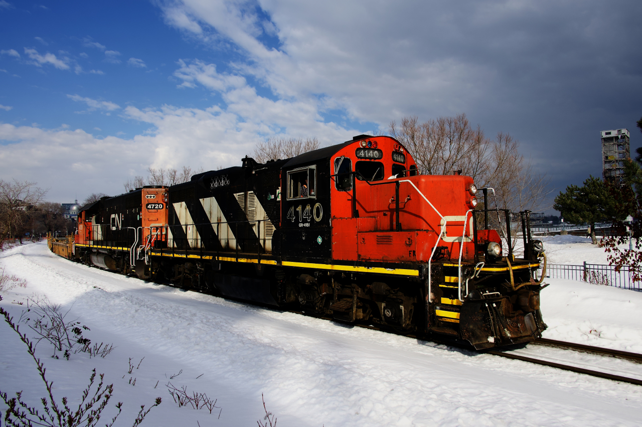 CN 4140 & CN 4720 lead a transfer with about 60 cars out of the Port of Montreal.