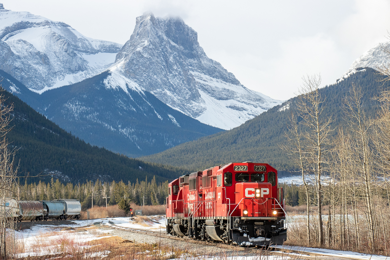 CP 2327 Slowly approaching the highway 1A crossing as it prepares to switch the Baymag plant.