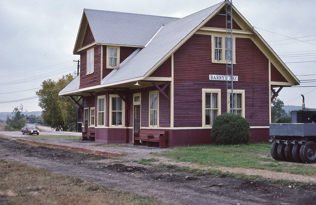 The 1884 built  OA&PS station is today a Visitor Information centre and Art Gallery, post mail address 19503 Opeongo Line 


   The rail line ( Ottawa - Whitney) hosted several fan excursions (  including  x CPR #1201 )  through the seventies,


    rails pulled just prior to this Kodachrome


   At Barry's Bay, September 23, 1986 Kodachrome by S.Danko


   At left is a VW Jetta on the Opeongo Line.