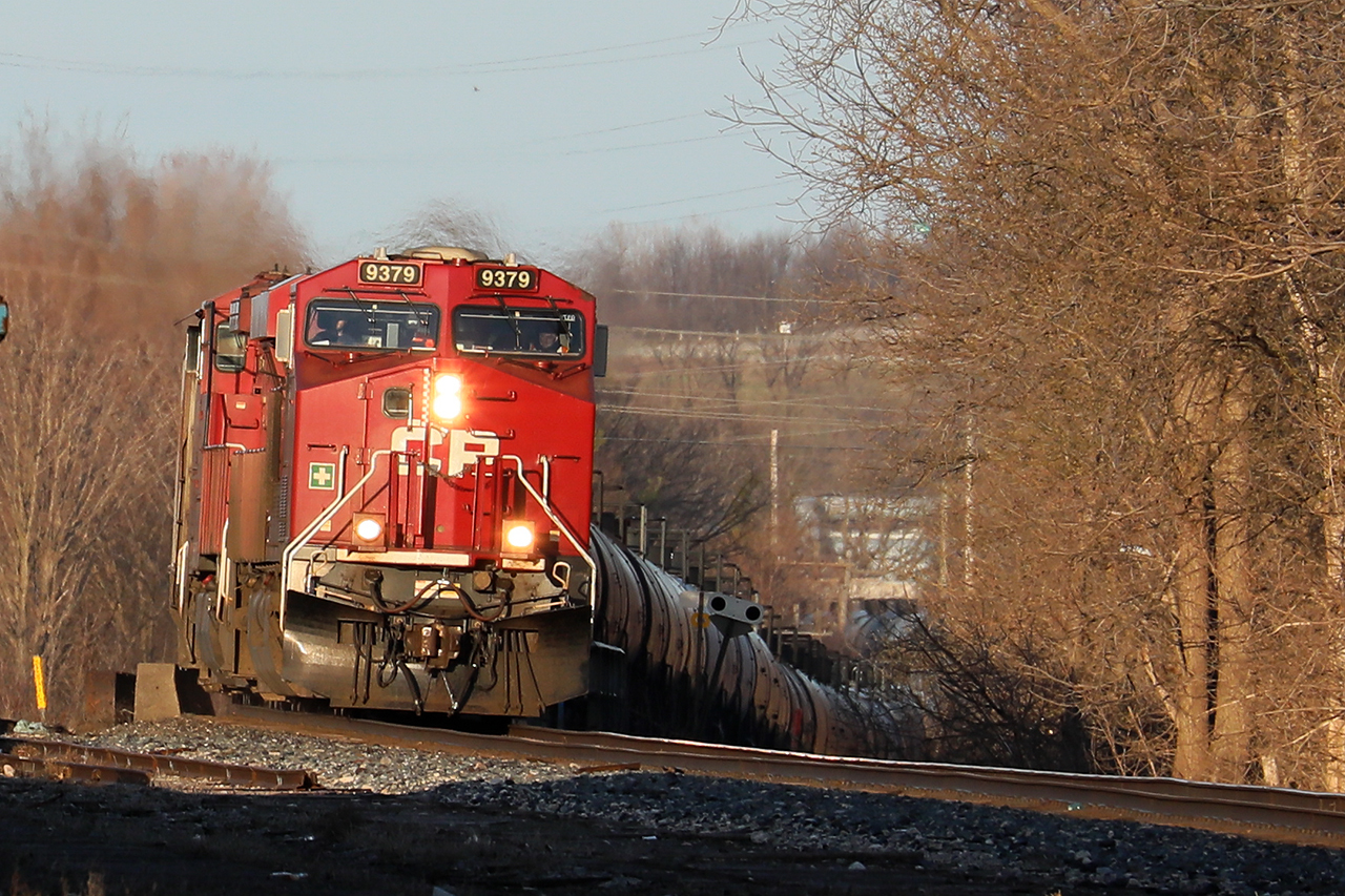 There isn't much better than late afternoon spring light. 529, the renumbered 651 (which I'm sure got someone a promotion while accomplishing nothing but confusing the RTC's) makes short work of the climb into Galt with a string of ethanol empties.