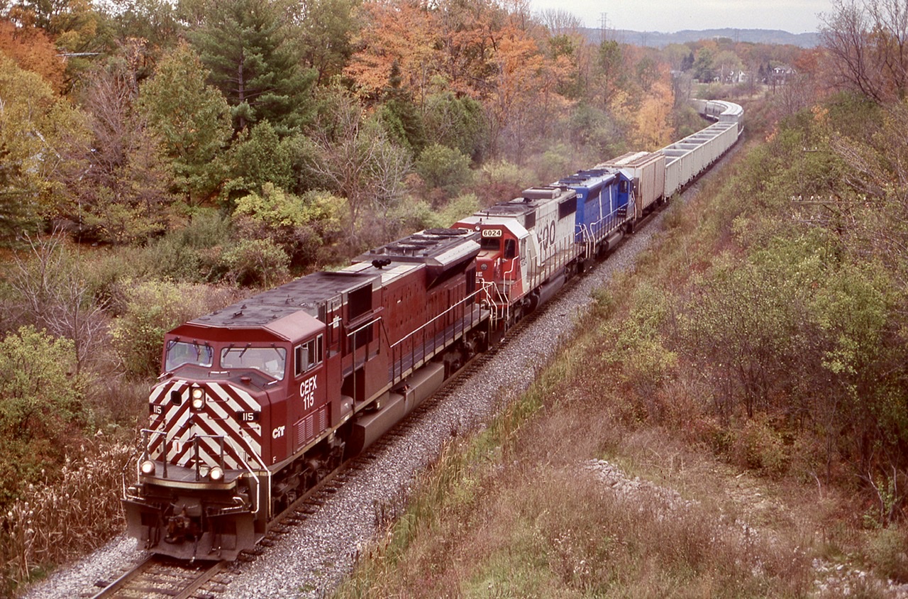 At least the dreary autumn weather didn’t take away from this colourful consist. Here CEFX SD90 leads SOO SD60 6024 and CEFX SD40 (ex SD45 ) 3133 northbound just north of Hamilton as the fall colours begin to show.