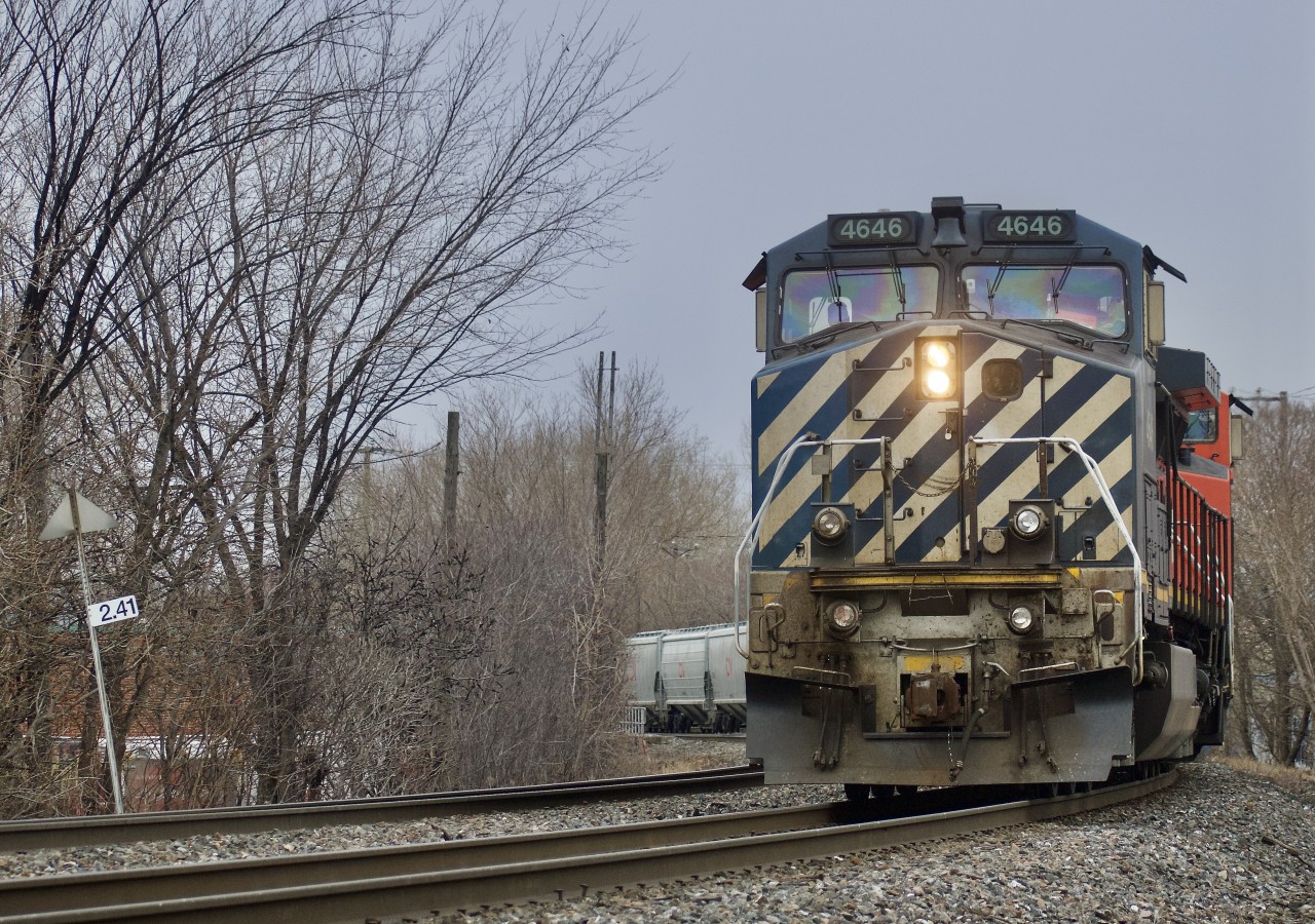 CN M323 rounds the curve in the burrow of Pointe-Saint-Charles in Montreal, Qc with a different looking dash 9, BCOL 4646 in the lead!