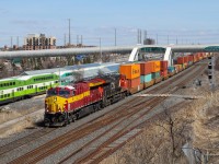 2022.04.02 CN 3069 ‘Wisconsin Central heritage unit’ leading CN Q14921 02, at Liverpool