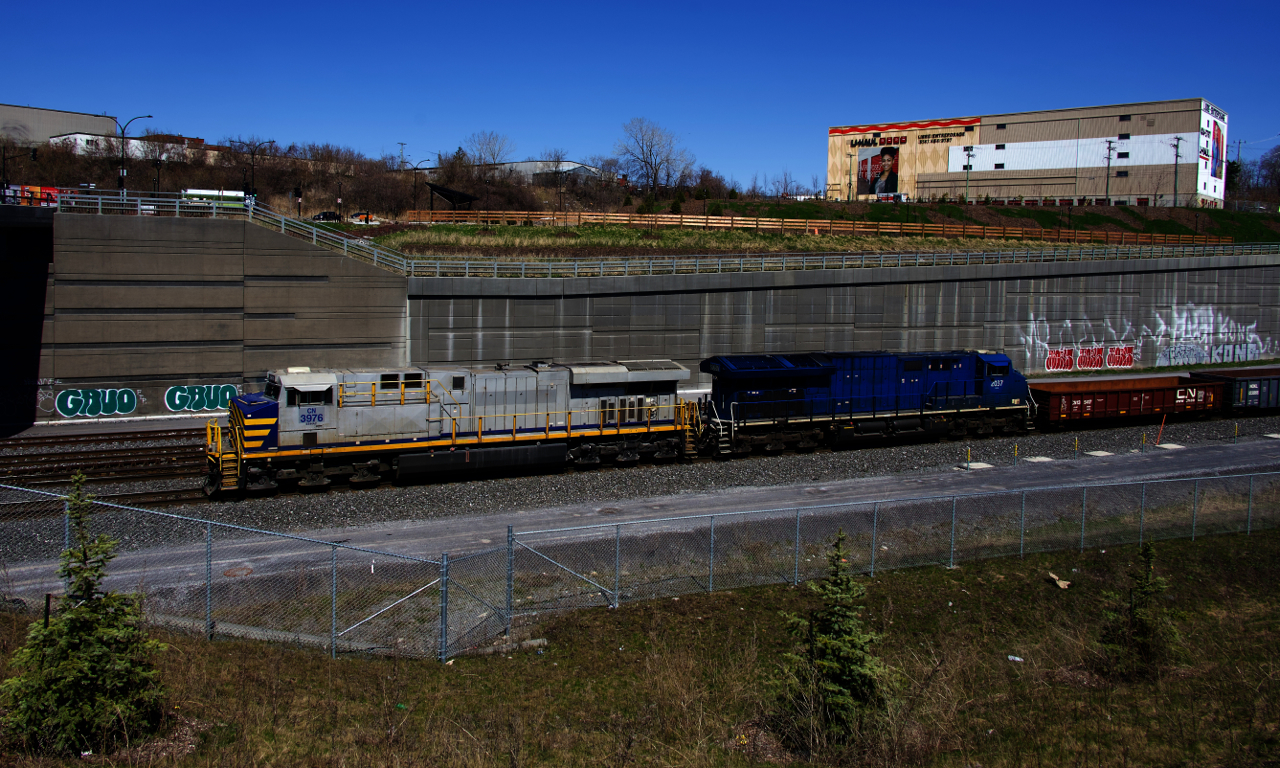 CN 3976 & GECX 2037 is the power on a 108-car CN 321 which is passing Turcot Ouest. CN 3976 had previously been on lease to CN as CREX 1502.