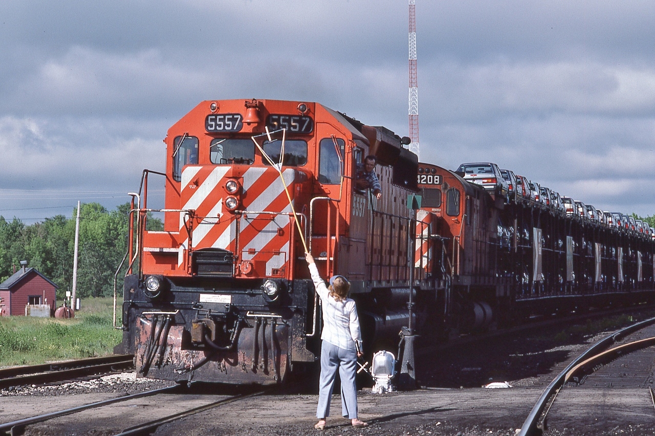 More sights of  RP's  favourite station G U Operator
 

   On a glorious June spring day..... 


   The fanning was very good .... the second of three heavy freights within two hours....  


   The  G U  Operator stands her ground to hoop orders.... 


   CP Rail daily train #52 at Guelph Junction, June 8, 1986, Kodachrome by S.Danko 


       more G U 


    So Eighties: those open auto racks...do I see Plymouth / Dodge products?