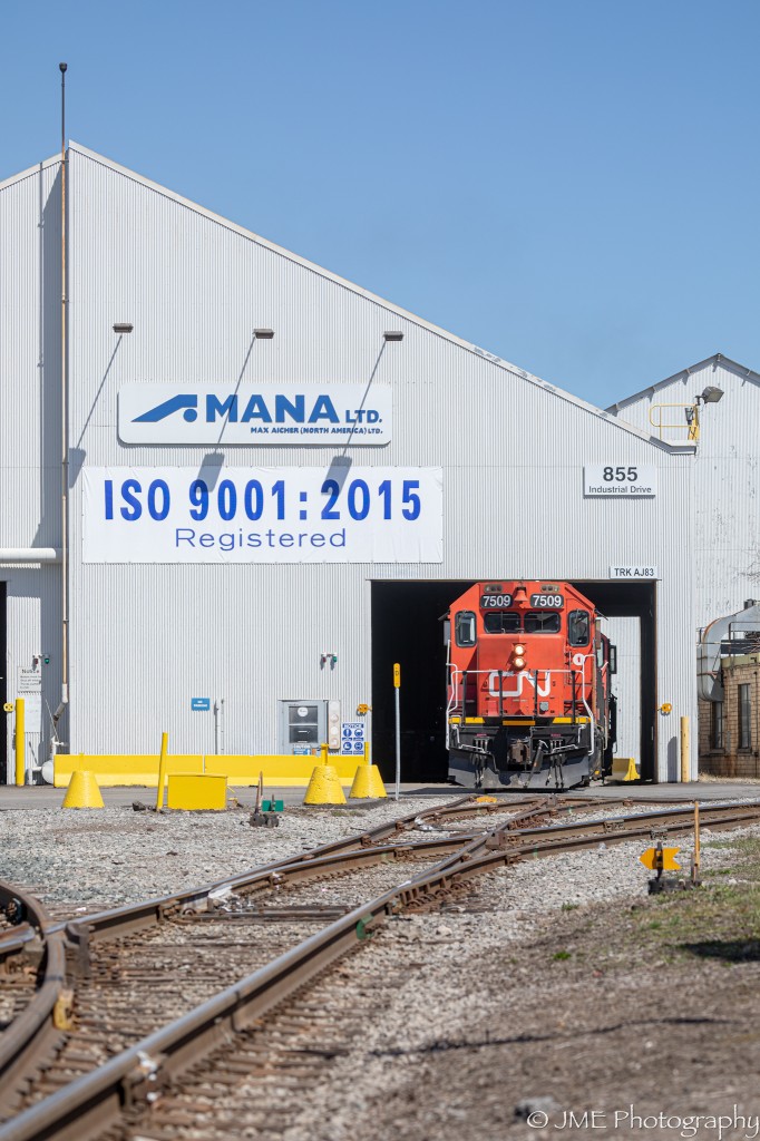 After a while of engine trouble, and figuring out the next while down at Stelco, the CN 0700 Job finally moves on to Mana, before taking off back to Hamilton’s Stuart yard.