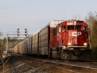 A bit of an odd train that shows up occasionally. Seeing that today’s H88 had a lone ex SOO SD60 it was worth the chase. After missing it at Hornby we had no choice but to race it to Guelph junction. As the light fades rapidly the train is seen ducking under the signals at Guelph junction East. 