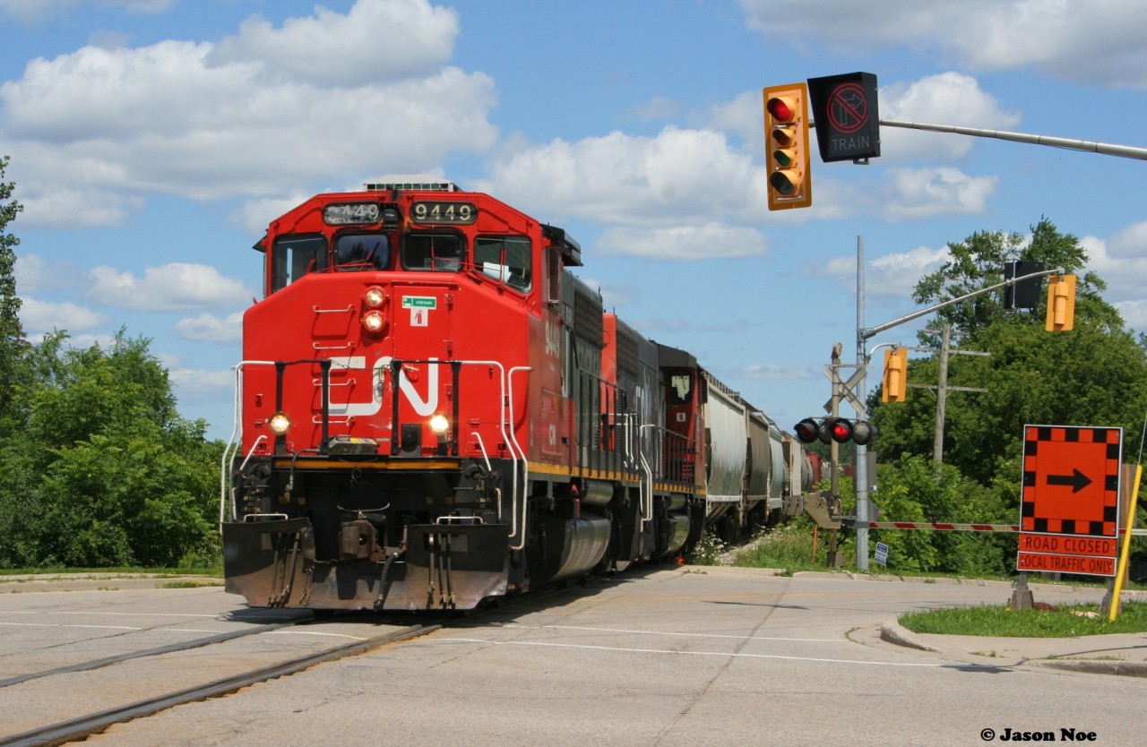 Arrows and widecabs, the summer of 2021 was full of them in Baden. Here CN L568 with 9449 and 9639 sounded pretty awesome heading westbound to Stratford through the town of Baden as local road construction took over the summer months.