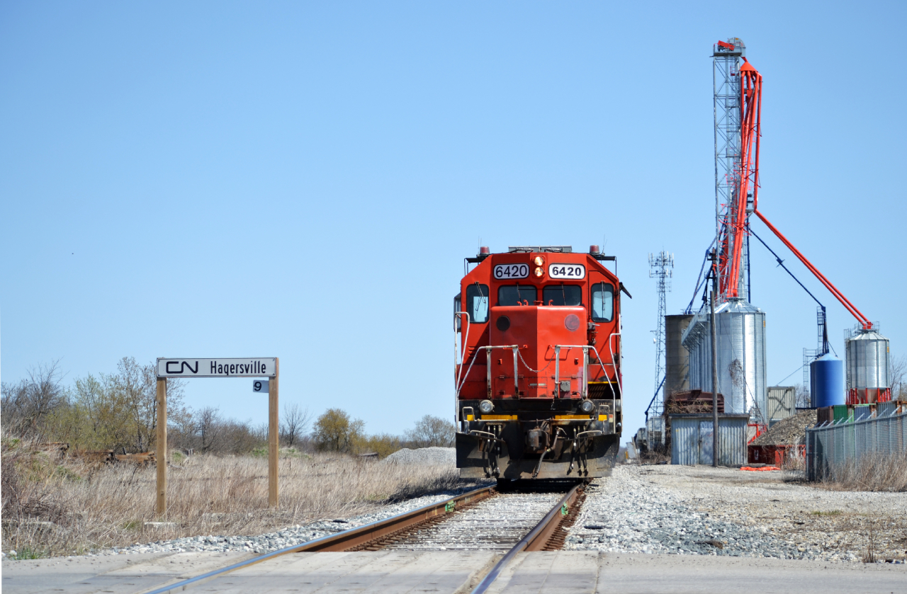 6420 pauses under a cloudless sky after running around their train in Hagersville, but with the new CN sign it would almost appear as a typo. 580 would then pull the empties out of Mattice, run back to their train and continue on back to Brantford.