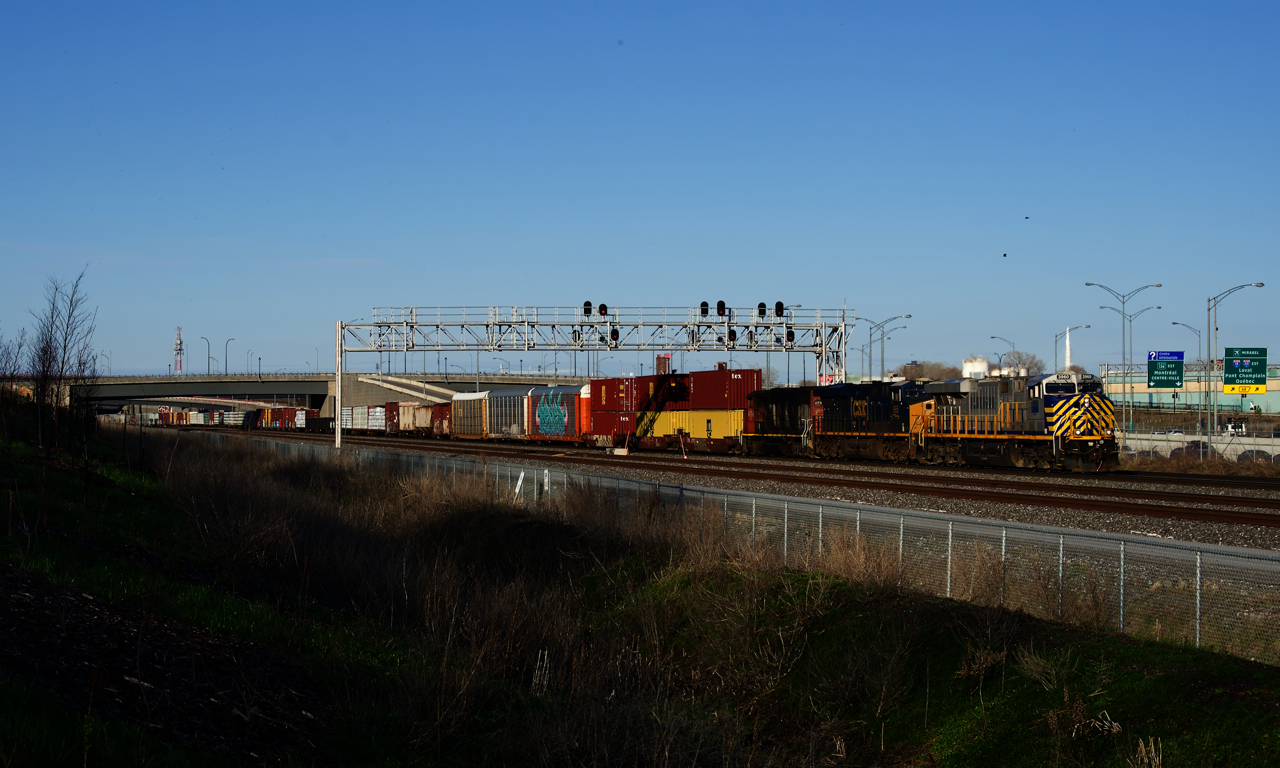 CN 401 has CN 3960, CSXT 985 & CN 4795 for power as it passes underneath a large signal bridge around MP 5 of CN's Montreal Sub.