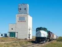 There is no work at Verwood on this picture perfect September day as GWRS 2000 slowly makes it's way home to Assiniboia with grain loads from Ogema in tow. 