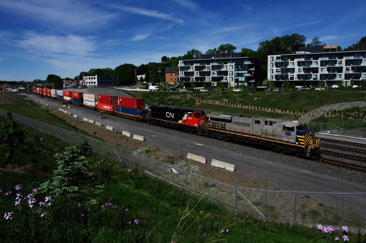 CN 120 has CN 3985 & CN 2599 up front as it heads east. CN 3985 had previously been on lease to CN as CREX 1508.