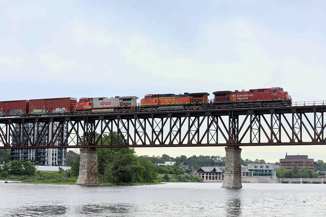 A mere 6 hours after leaving Toronto Yard, and the sun was shining brightly, 231 makes an appearance in Galt crossing the Grand River....and it's raining :)