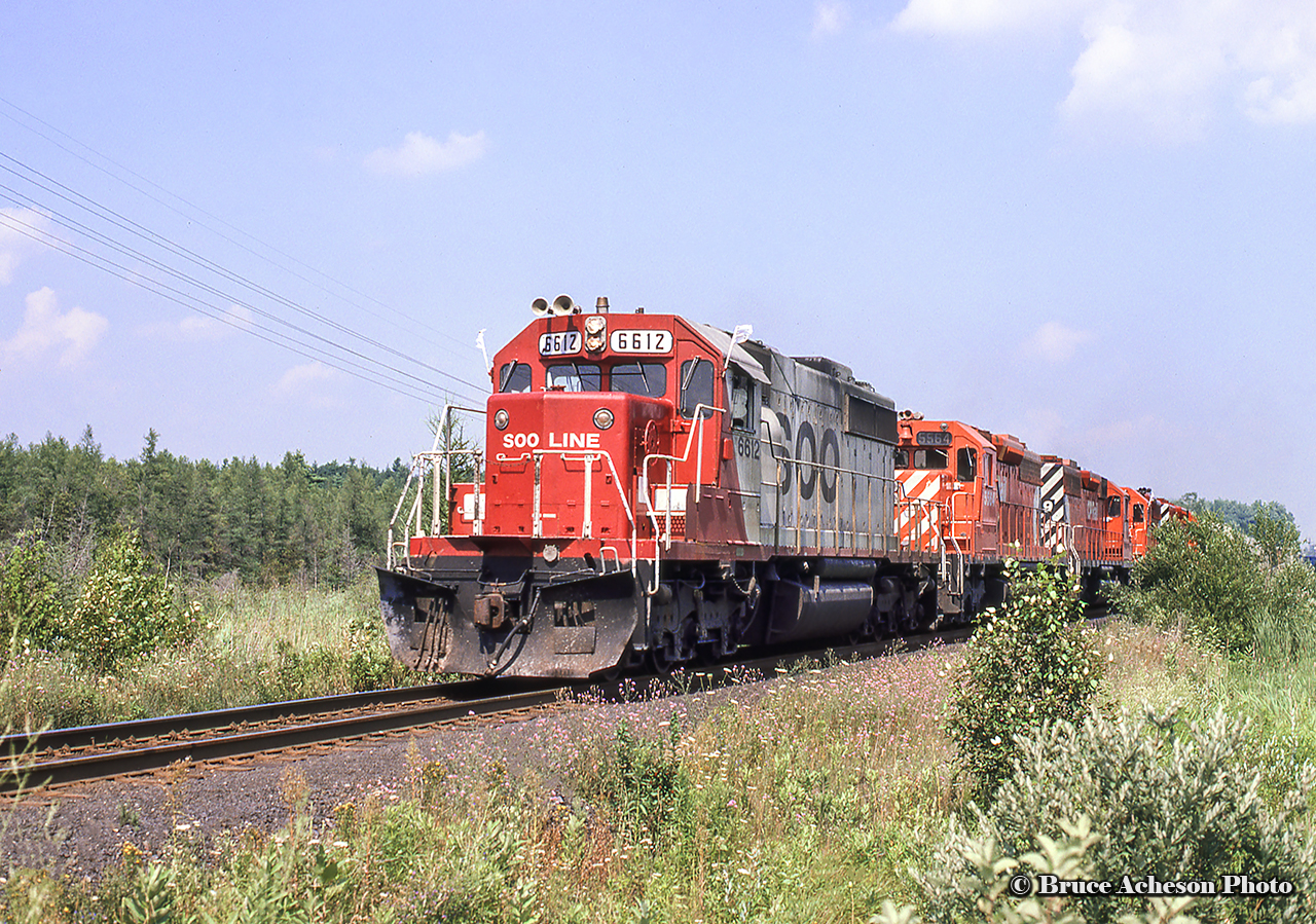 Just west of Guelph Junction, SOO 6612 leads a westbound freight through Puslinch.
