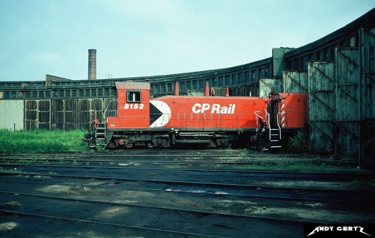 CP SW1200RS 8152 and a sister either 8166 or 8168 are at TH&B’s Chatham Street Roundhouse in Hamilton in July 1981.