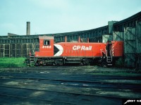 CP SW1200RS 8152 and a sister either 8166 or 8168 are at TH&B’s Chatham Street Roundhouse in Hamilton in July 1981. 