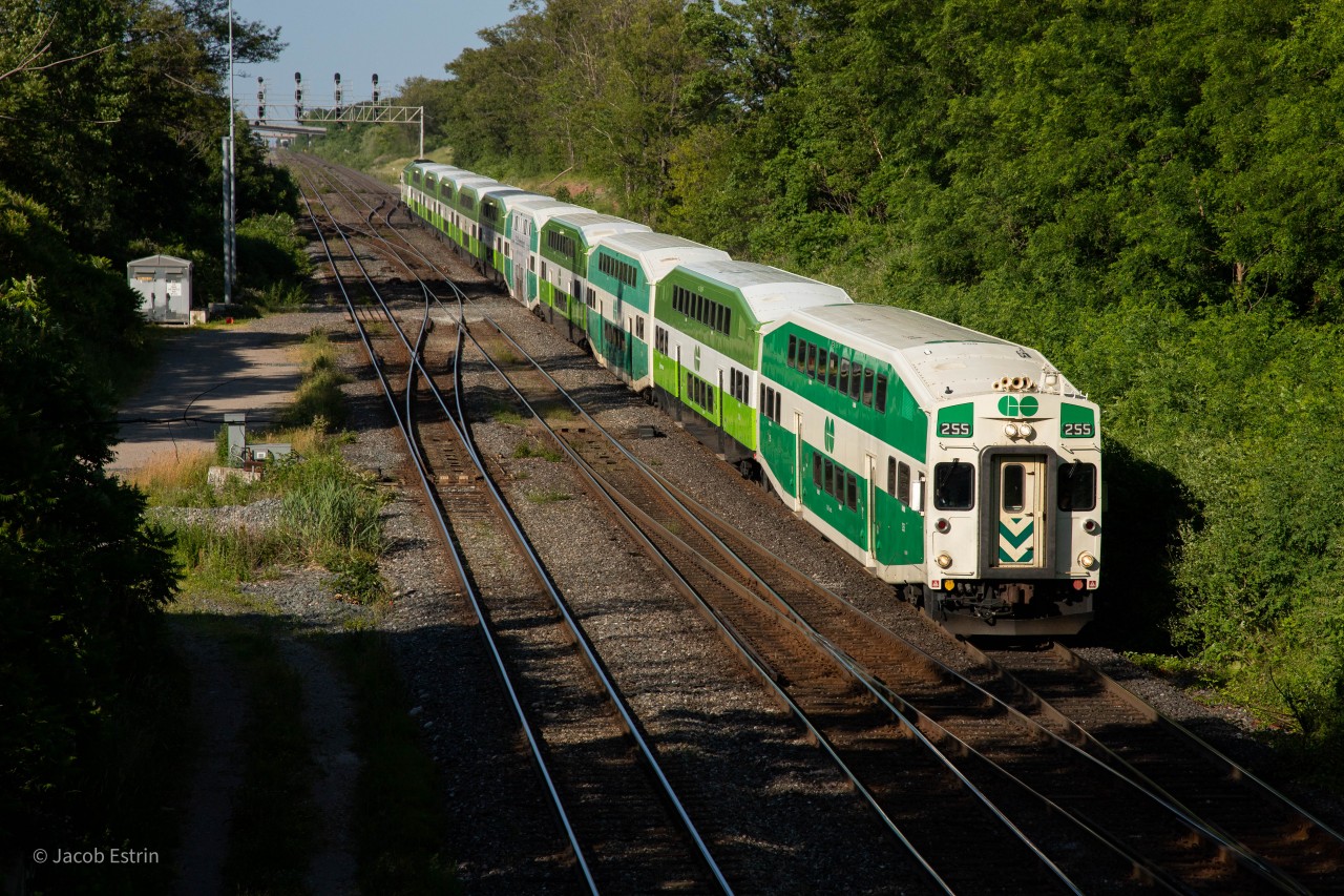 GO 255 leads the Westbound Niagara Falls bound GO Train through Snake approaching Bayview Junction.