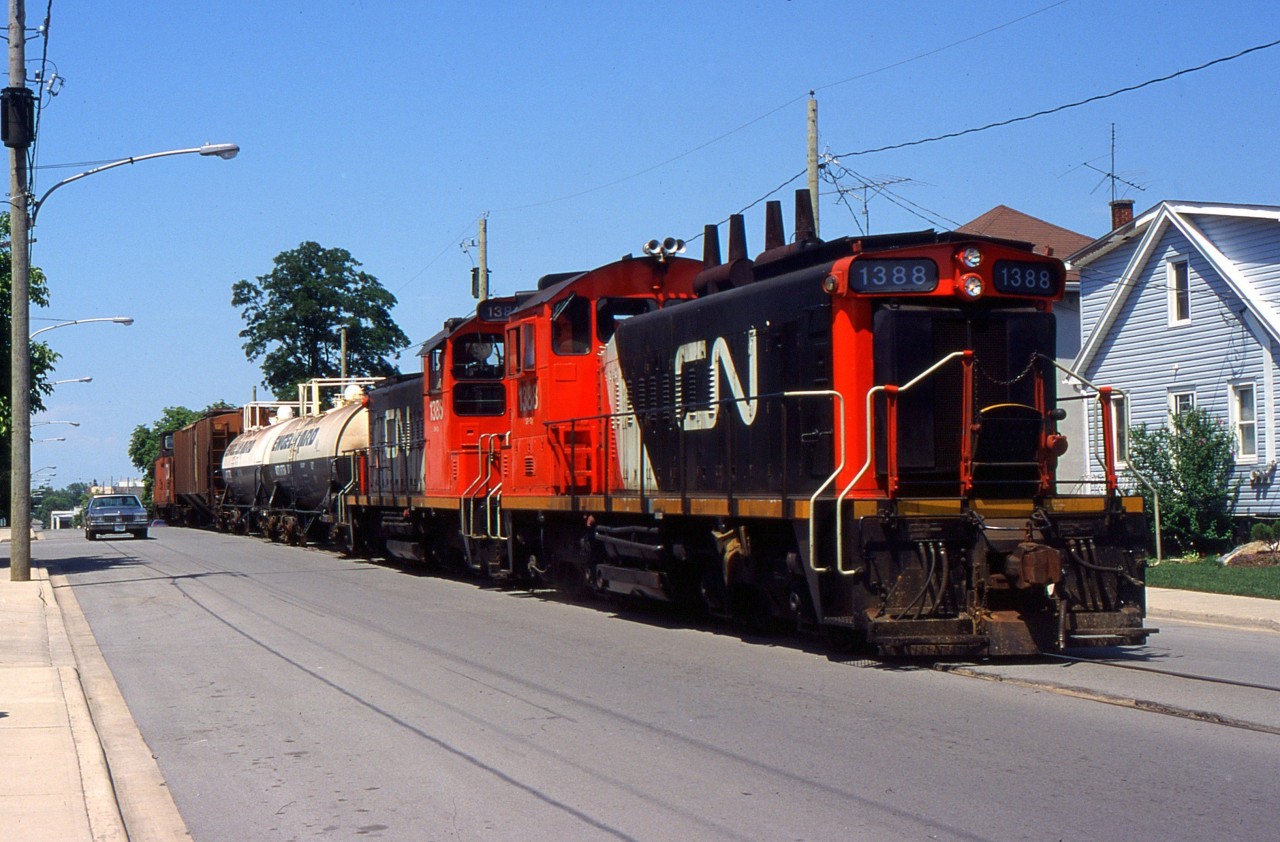CN 549 with CN 1388 and CN 1385 returning back to Merritton. The Paper Mill is gone and the Pine St. Lead has also been removed.