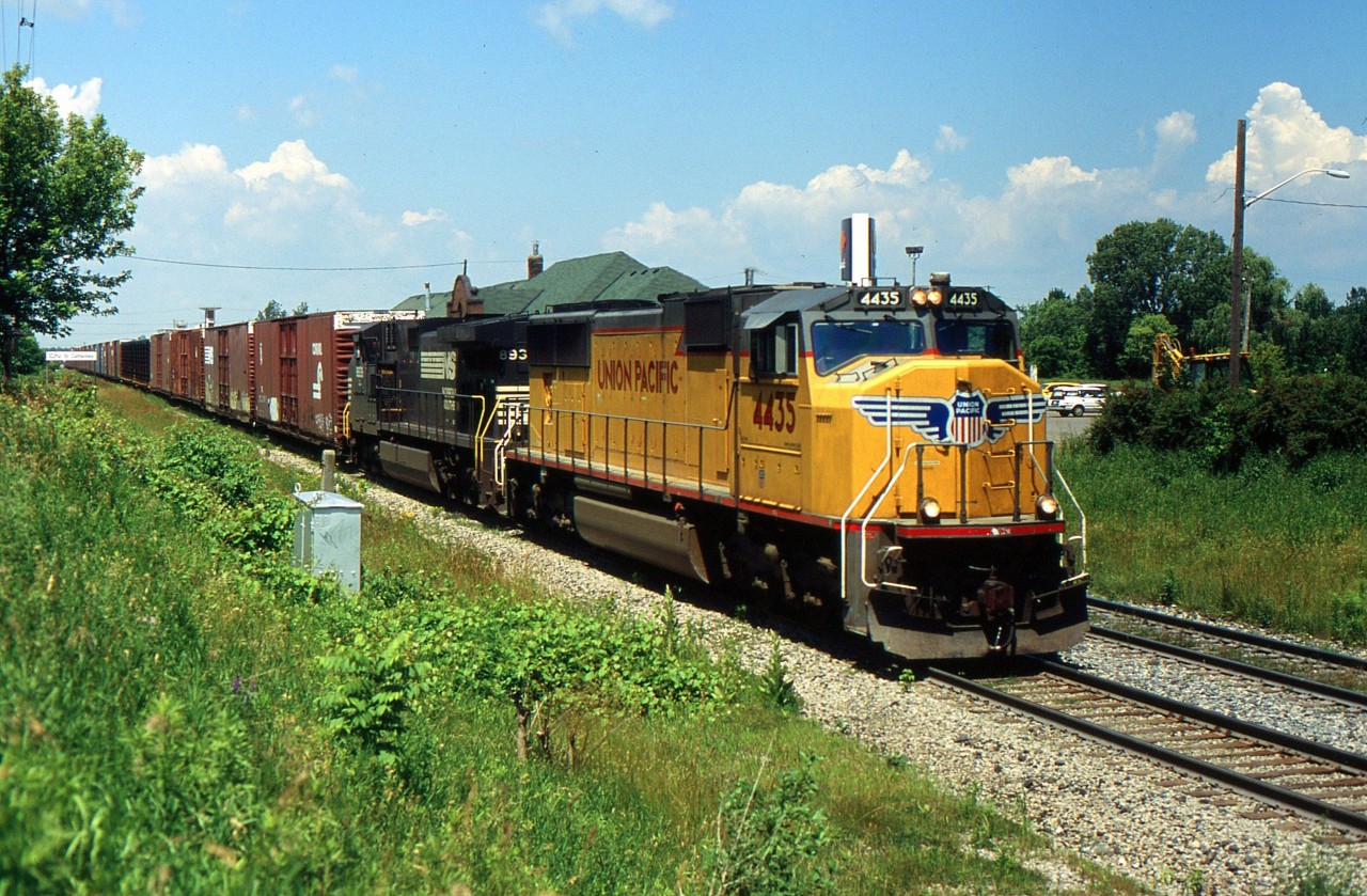 A UP 4435 leads NS 328 through St. Catharines on the CN Grimsby Sub in 2004.