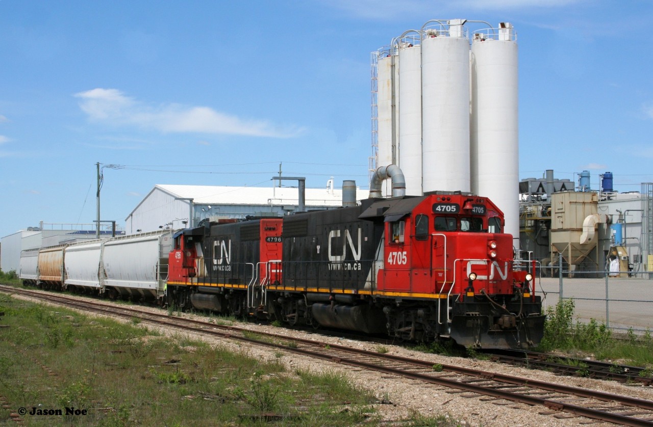 CN L540 with 4705 and 4796 work the Ampacet Canada facility, which is the last remaining customer on the Huron Park Spur in Kitchener. Previously, L540 would set-off several cars at the interchange with Canadian Pacific before slowly heading to Ampacet Canada.