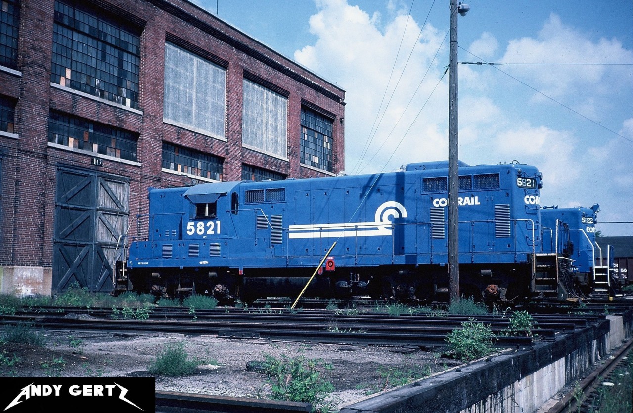 Conrail Canada Division GP7's 5822 and 5821 catch some sun behind the St Thomas diesel shop during summer 1982.
