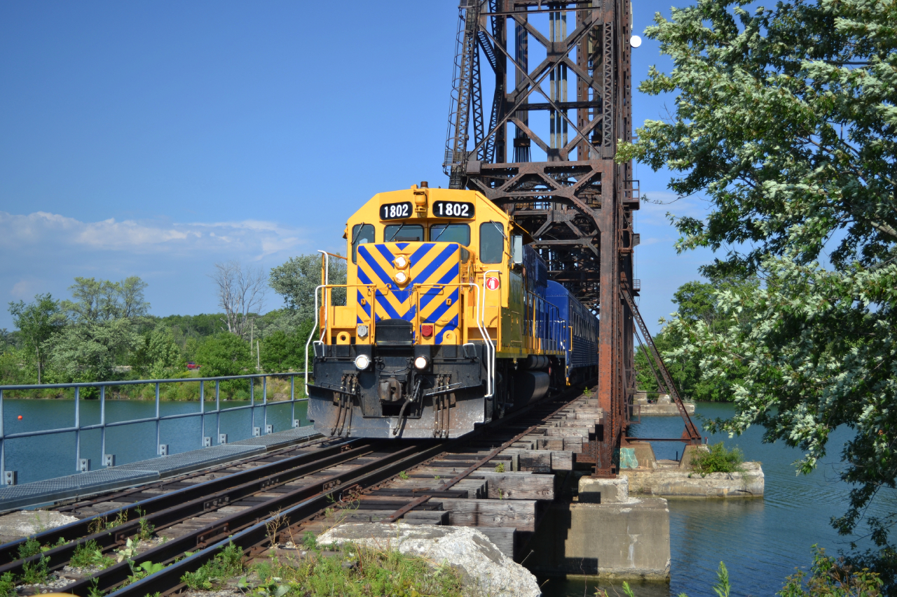 Not exactly a surprise run to many enthusiast's in Southern Ontario. ONR 1802 works its way slowly over the old Dain City lift bridge over what was the old Welland Canal. This will be my first photo attempt to recreate Michael Klauck's photo ( http://www.railpictures.ca/?attachment_id=44449 ) Wabash 657 at this location, only a 58 year difference. Although the bridge hasn't changed much, the brush sure has. As well, the Dain City tavern is unfortunately no more.
