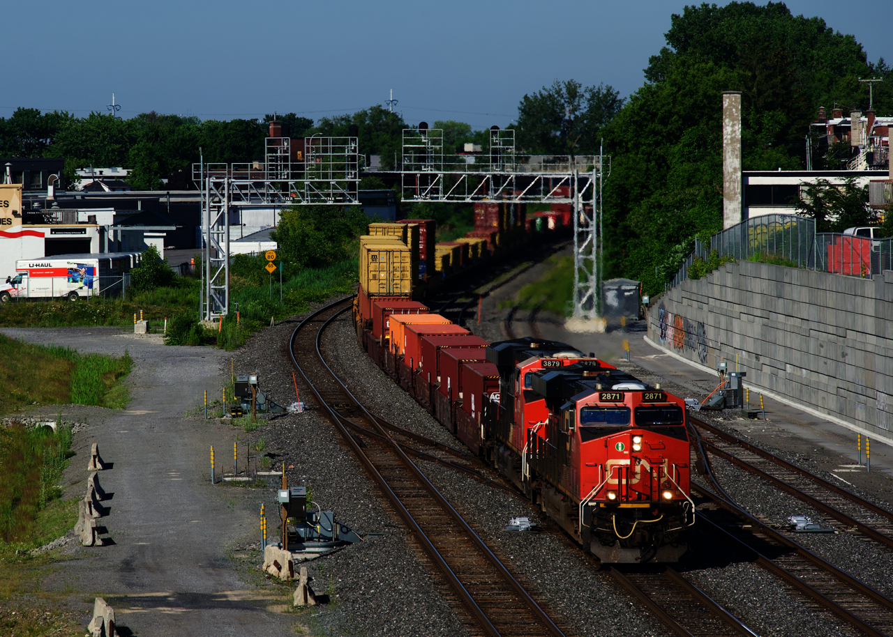 ES44ACs CN 2871 & CN 3879 lead recently revived intermodal train CN 122 (Chicago to Halifax) through Montreal West.
