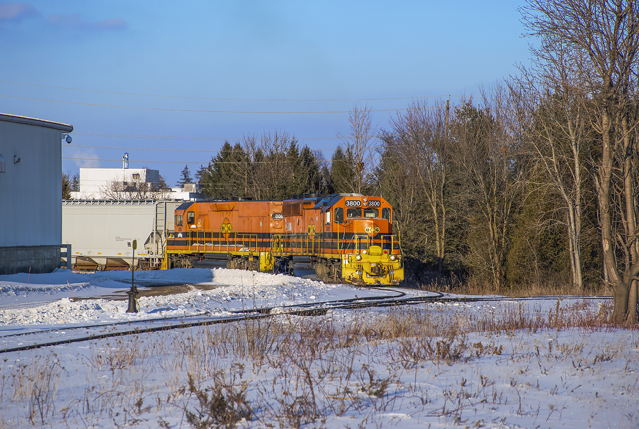 Finished their work in Guelph's north industrial park for the day, GEXR 582 shoves around the wye and across Woodlawn Road to head south for Guelph Junction.