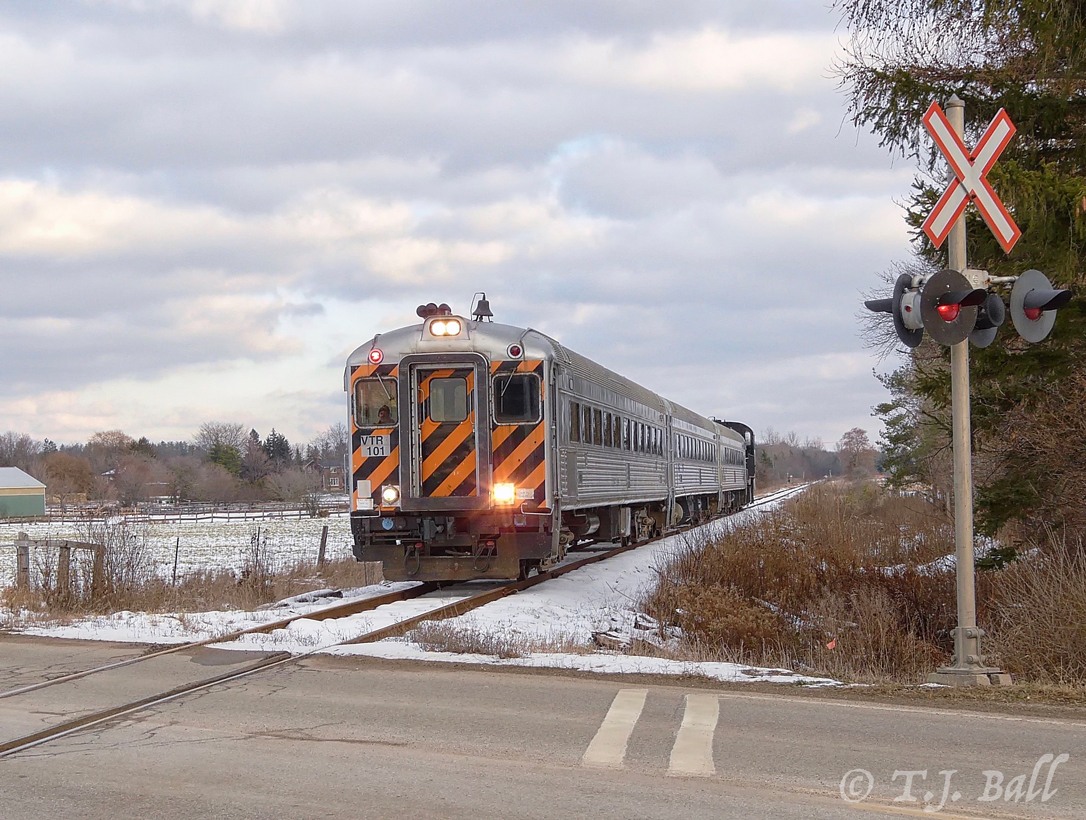 Northbound Santa Express crossing Arkell Road just prior to stopping in Arkell
to detrain Santa.