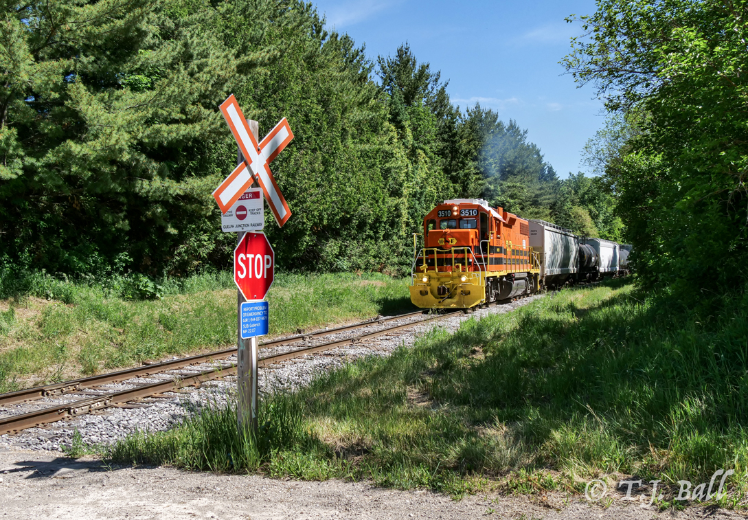 Northbound GEXR 583 at Midway Lane near Moffat, ON.