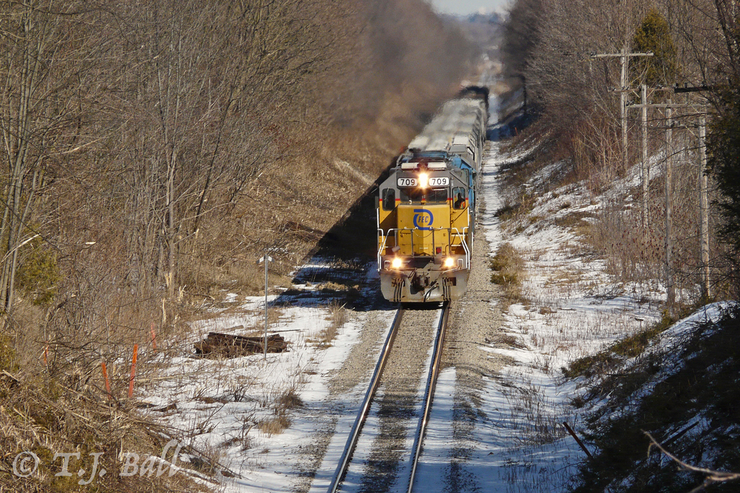 Having never seen weather like this in Florida, the 709 hopes it's stay in the Great White North
is a short one.  GEXR 431 westbound at Limehouse, ON.