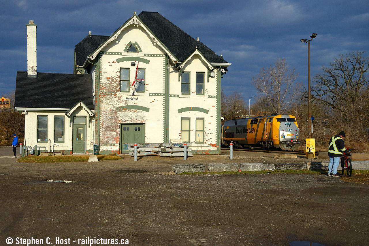 Making a station stop at woodstock, the trailing engine on #71 peeks around the corner of the handsome Joseph Hobson architect/engineer designed station at Woodstock. One person would get on and the folks on bikes would dissapear into the bushes by the tracks. Joseph Hobson also famous for being lead Engineer on the 1890 Sarnia tunnel having been the Chief Engineer of the grand trunk. The station looks about as good as the p42's - needs paint.