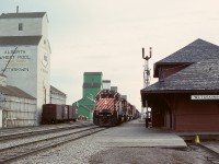 That fine row of grain elevators is now history, but the depot at Wetaskiwin still stands as it did on Thursday 1978-09-14 at 1831 MDT for the passage of train No. 987 with 5674 and two other SD40-2s.  Today, the track side is blanked off, but the town side is active with local businesses.