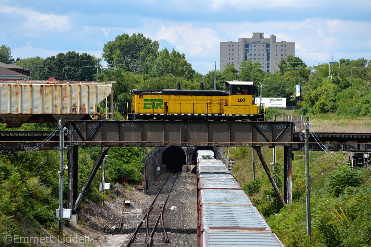 After waiting for nearly an hour due to an issue with the VACIS scan. CP 131 starts pulling through the Windsor/Detriot Tunnel, Just as  ETR 107 is making their return from the Windsor ADM Facility and Ojibway Yard on the south end of Windsor.