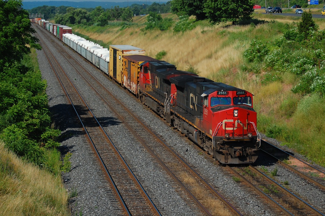 A CN Eastbound approaches Aldershot on the CN Oakville Sub on a Sunny morning in 2011.