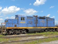 Former QNSL GP9 sits on the 'dead line' at Hamilton.  According to the CTG, this unit was scrapped in 2008 not long after this photo was taken.
